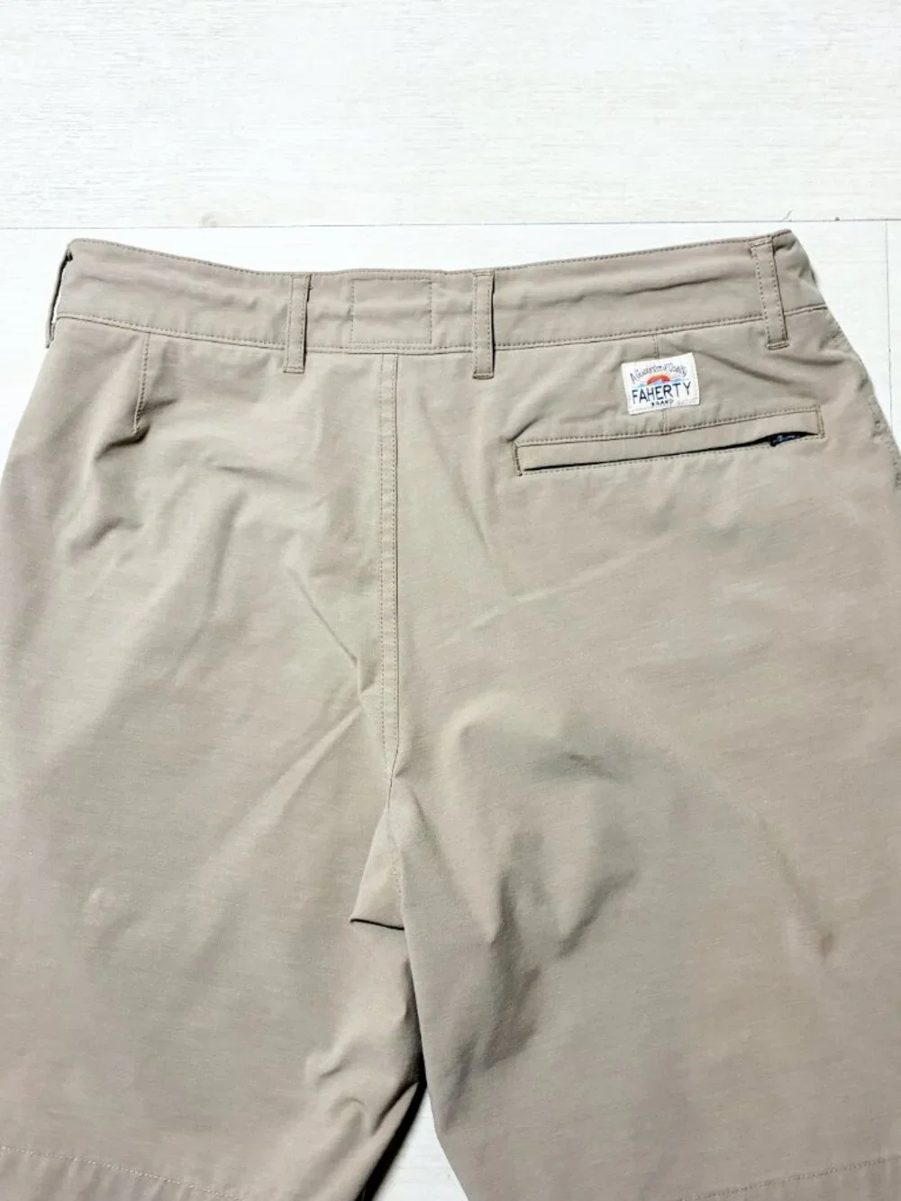 Faherty Men's All Day Hybrid Shorts Kakhi 2.0 Size 30 - Picture 2 of 6